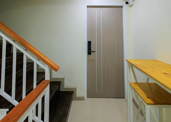 Hostel Reezq *