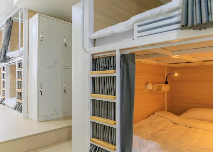 Reezq Hostel Bangkok