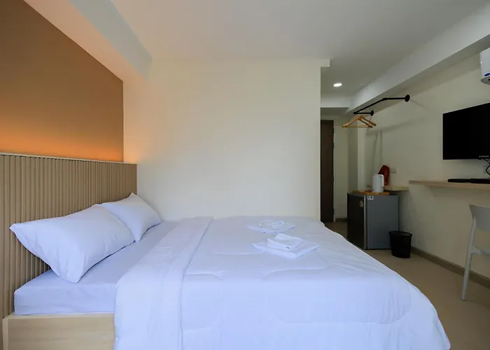Reezq Hostel *