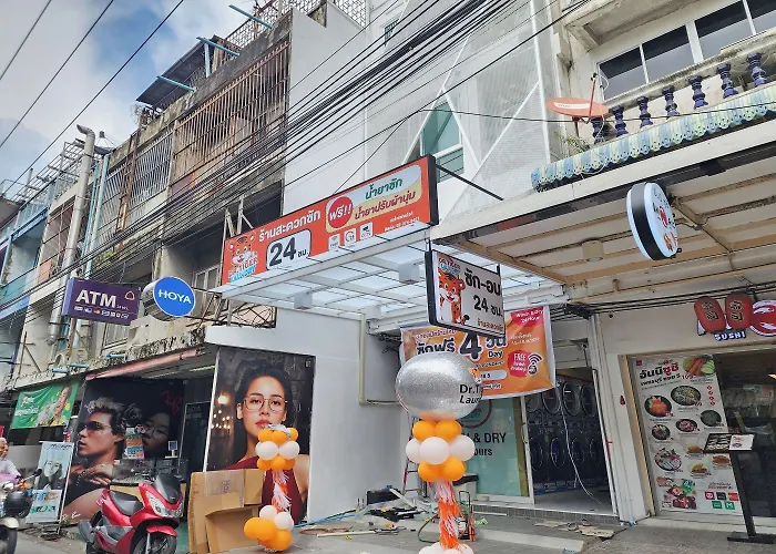 Reezq بيت شباب بانكوك
