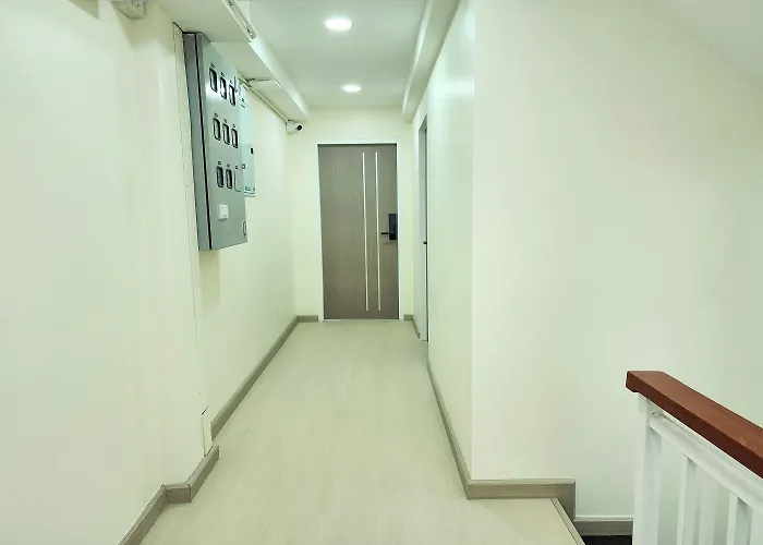 بيت شباب Reezq بانكوك