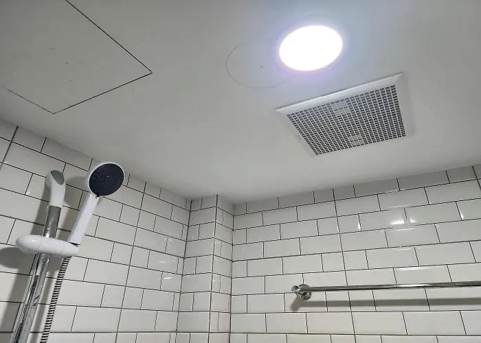 بيت شباب Reezq بانكوك
